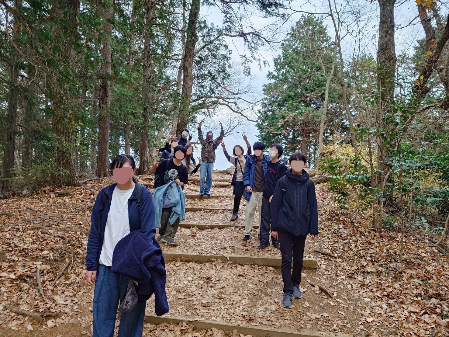 2025 高尾山　登頂中jpg